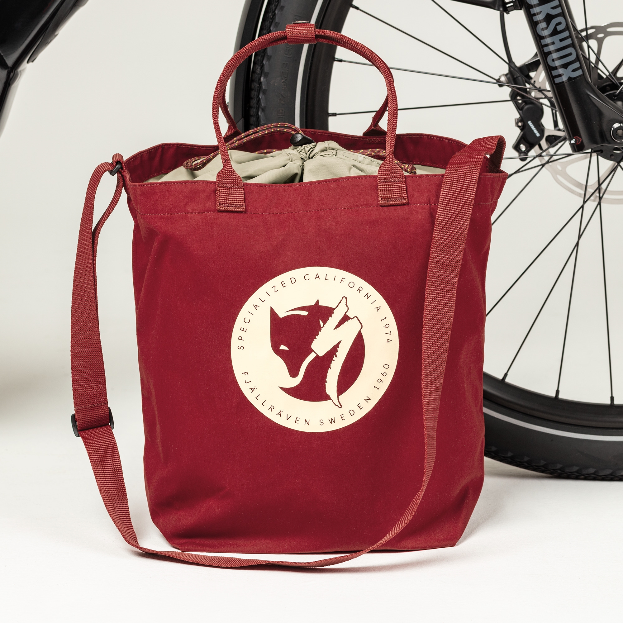 Tui-xach-Fjallraven-S-F-Cave-Tote-23232-19.jpg?v=1773907976