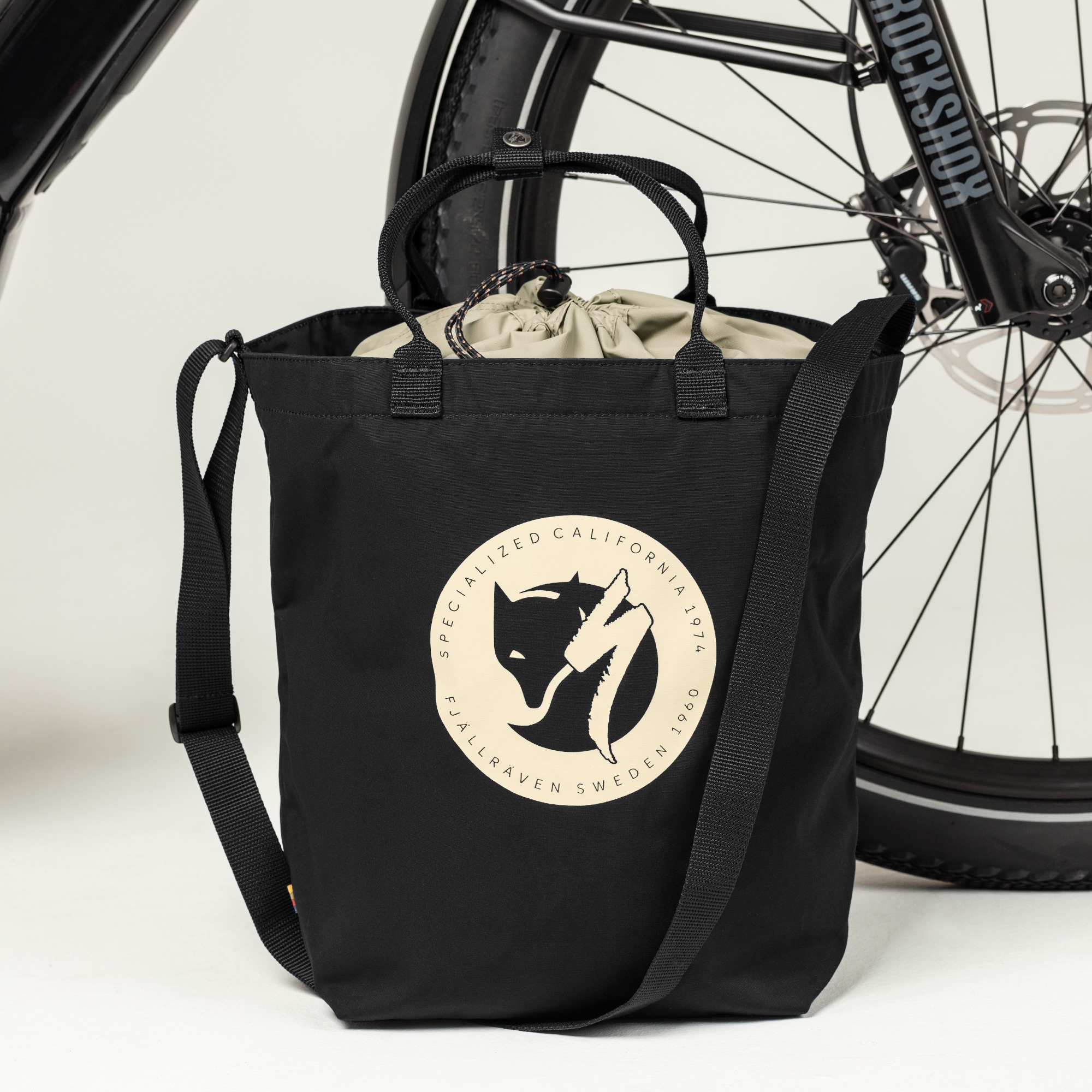 Tui-xach-Fjallraven-S-F-Cave-Tote-23232-25.jpg?v=1773908019