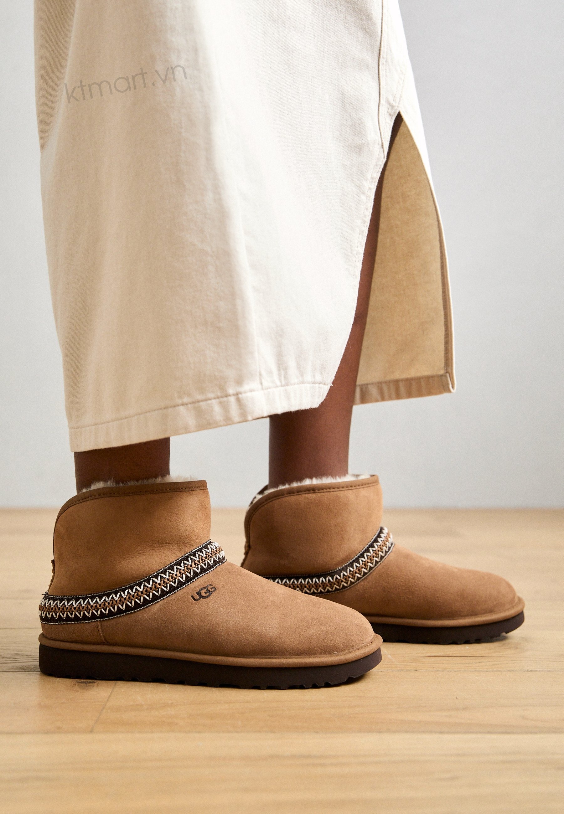 UGG-Classic-Mini-Crescent-Boot-1158262-size-37-39-2.jpg