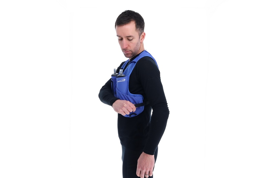 Vest-chay-bo-Inov8-RacePac-4-Running-Hydration-Vest-001129-Unisex-Blue-2.jpg?v=1778120658
