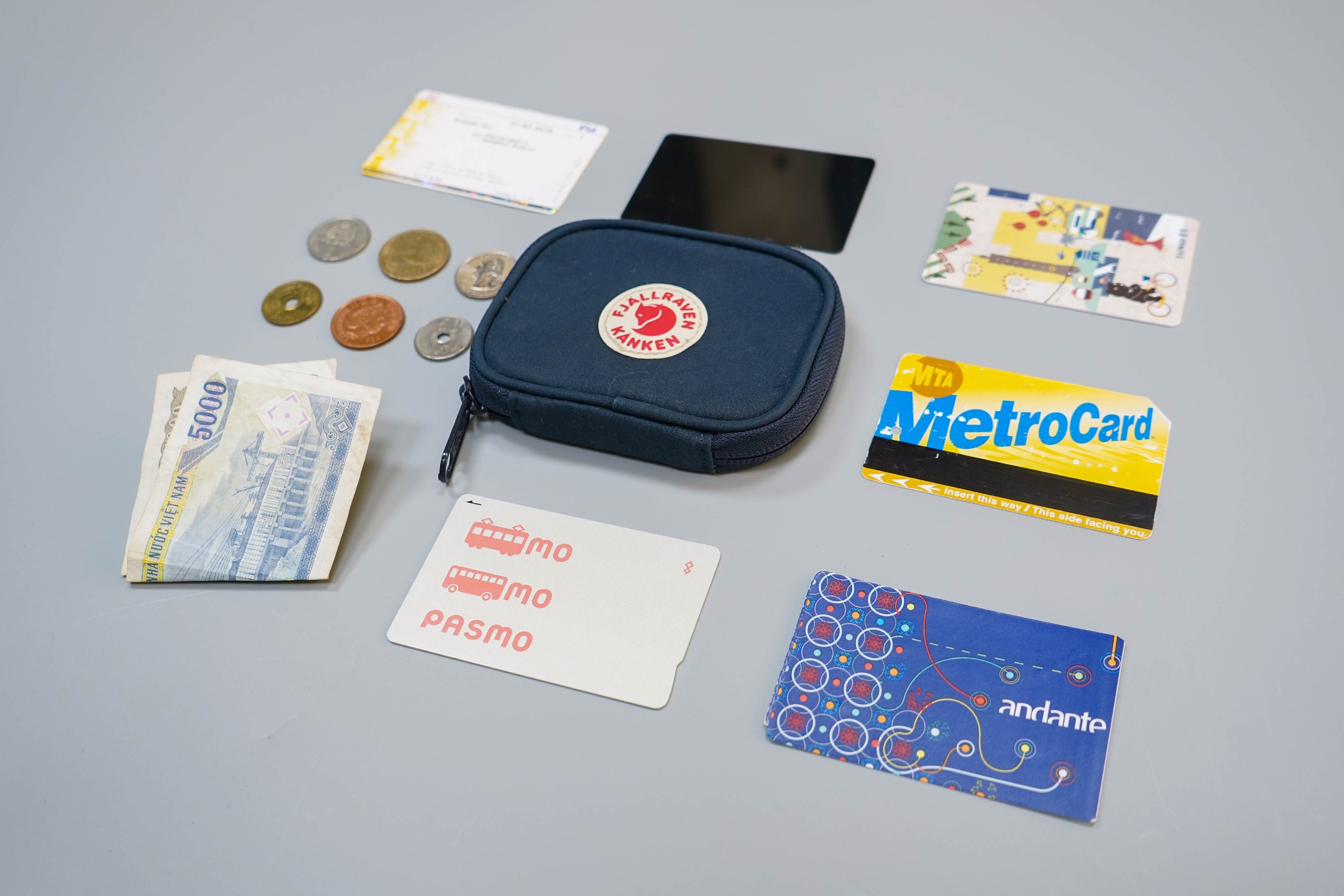 Vi-Fjallraven-Kanken-Card-Wallet-23780-Fjallraven-1.jpg