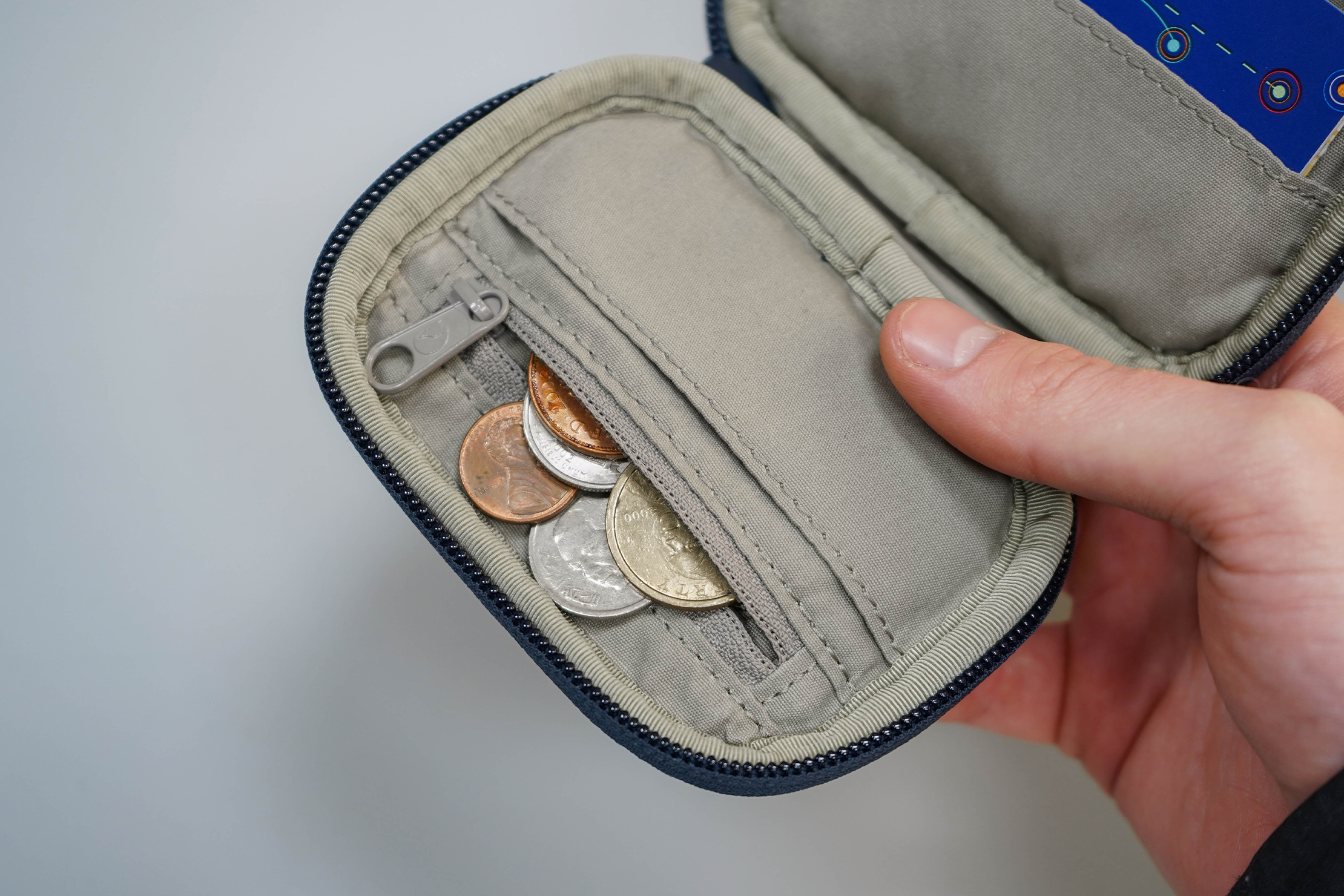Vi-Fjallraven-Kanken-Card-Wallet-23780-Fjallraven-3.jpg