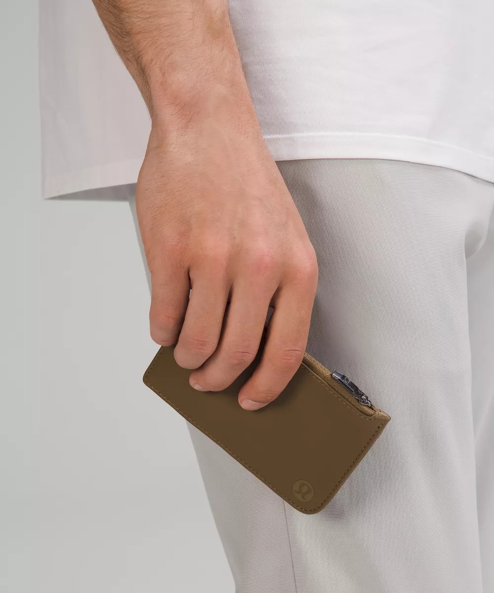 Vi-dung-the-Lululemon-City-Street-Card-Case-LU9ASWS-3.jpg?v=1773802020