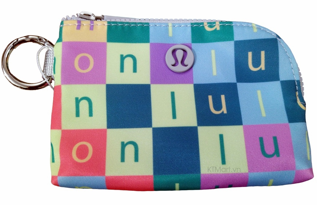 Vi-dung-the-Lululemon-Clippable-Card-Pouch-10.jpg?v=1773799763