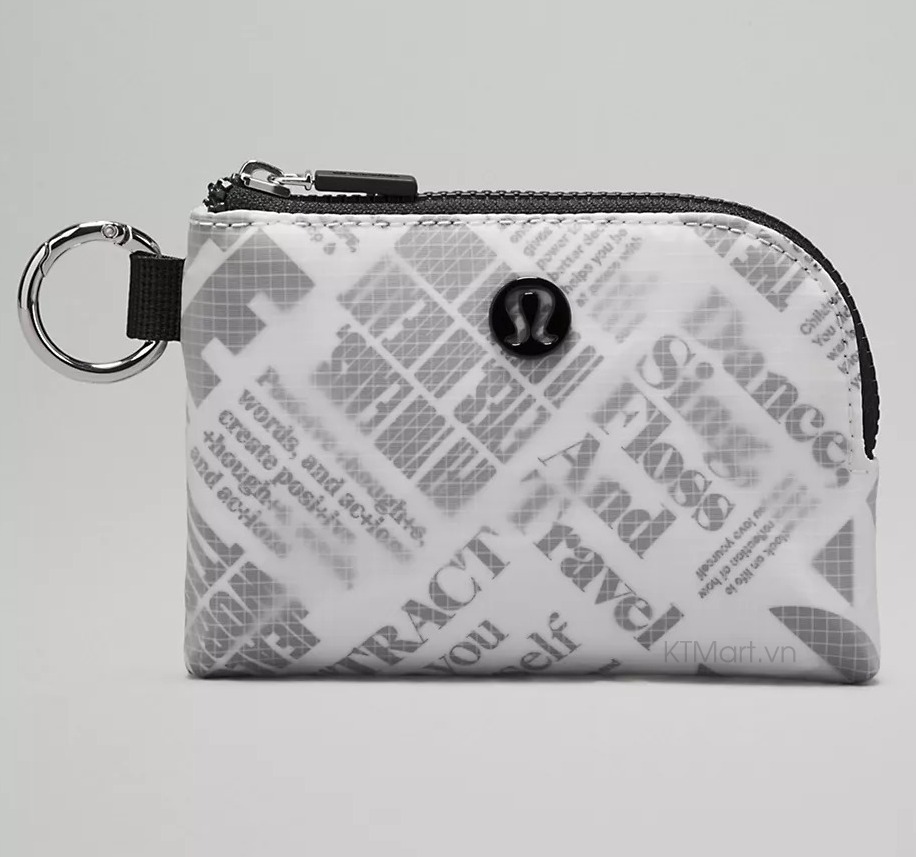 Vi-dung-the-Lululemon-Clippable-Card-Pouch-5.jpg?v=1773799731