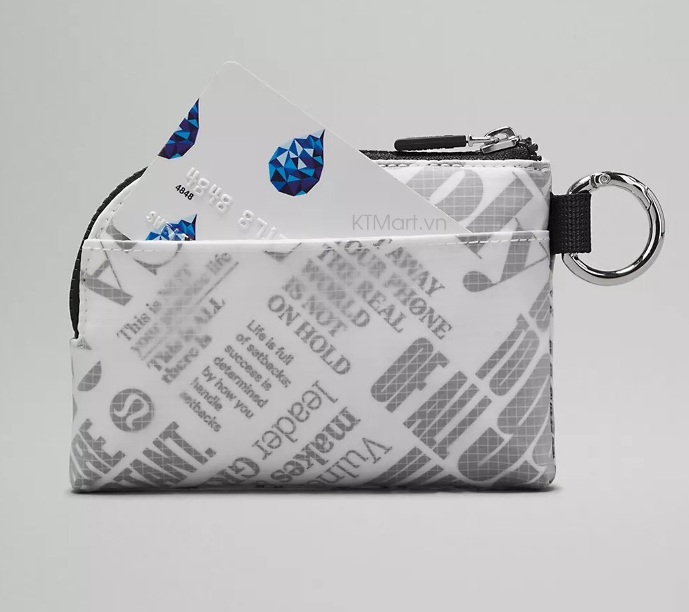 Vi-dung-the-Lululemon-Clippable-Card-Pouch-6.jpg?v=1773799734