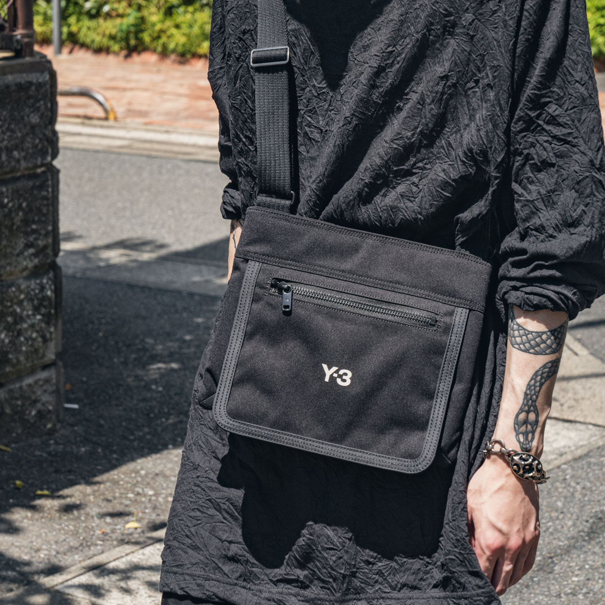 Y-3-Classic-Sacoche-IY4075-5.jpg