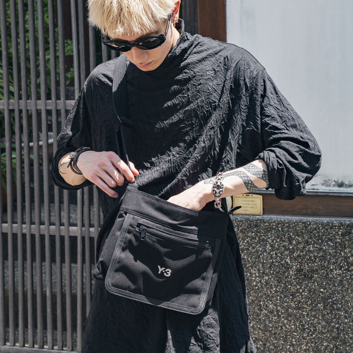 Y-3-Classic-Sacoche-IY4075-6.jpg