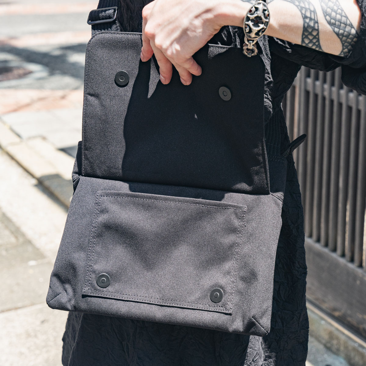 Y-3-Classic-Sacoche-IY4075-8.jpg