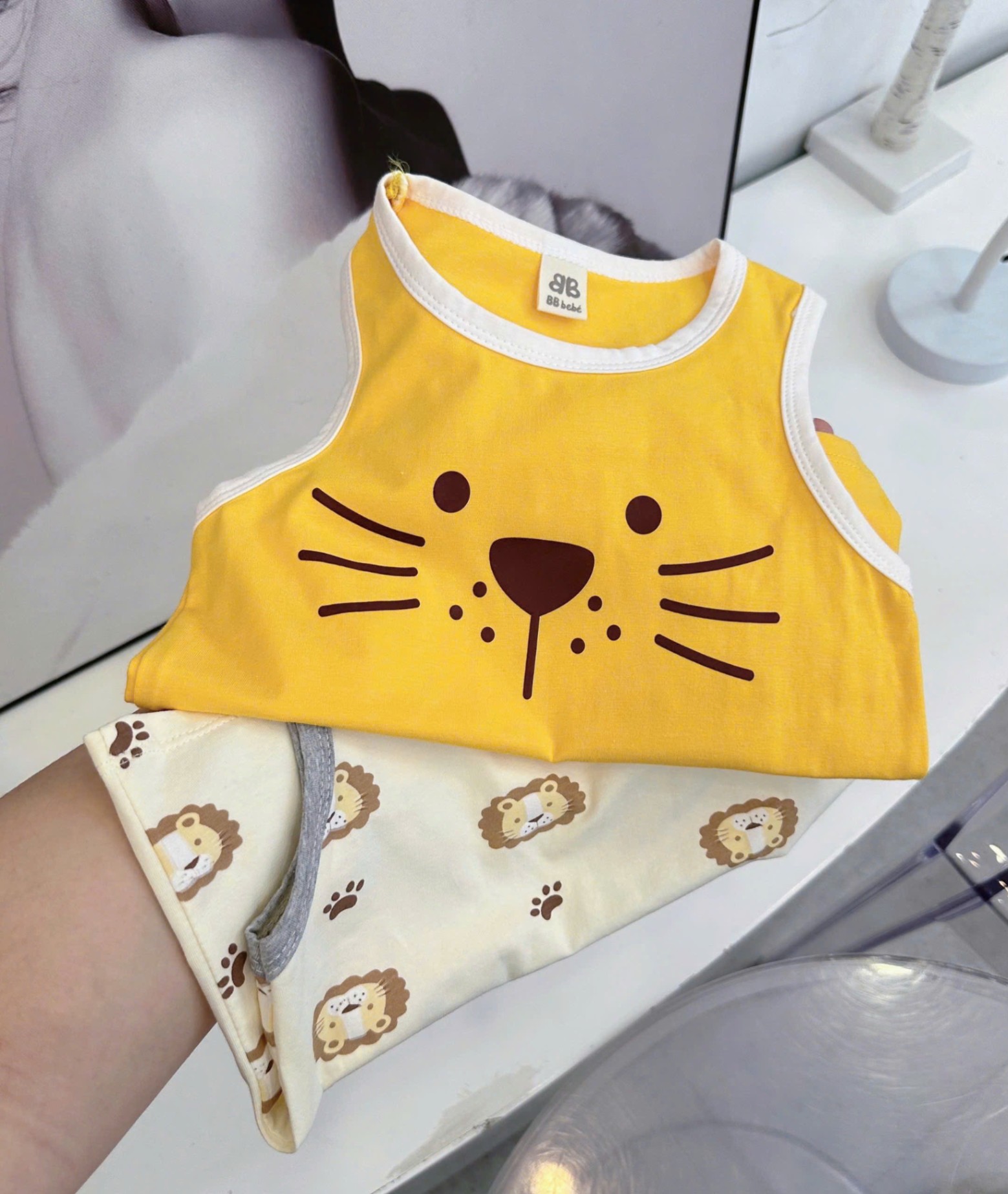 BTHT17_ SET 2 BỘ SÁT NÁCH HỔ VÀNG BE CHO BÉ