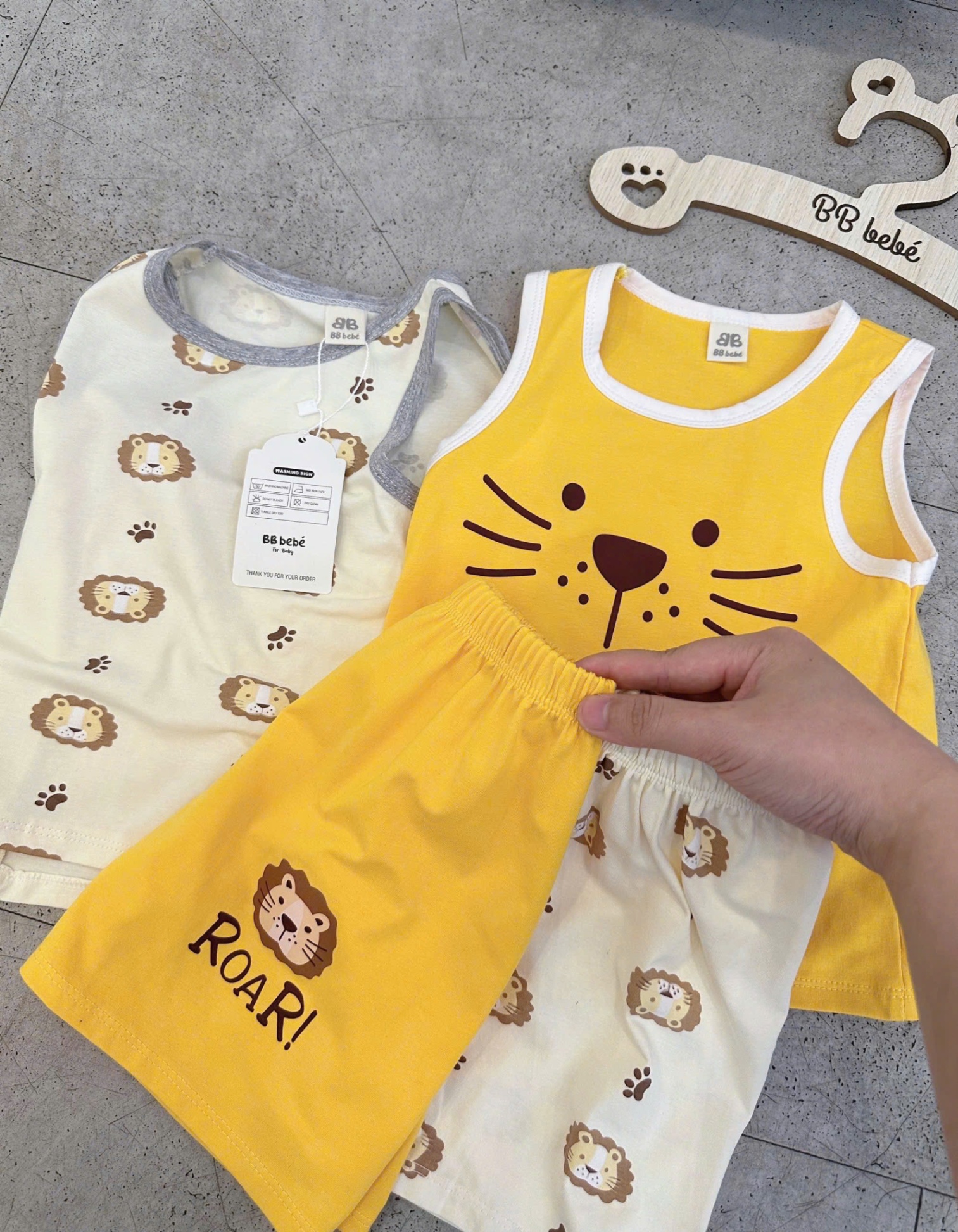 BTHT17_ SET 2 BỘ SÁT NÁCH HỔ VÀNG BE CHO BÉ