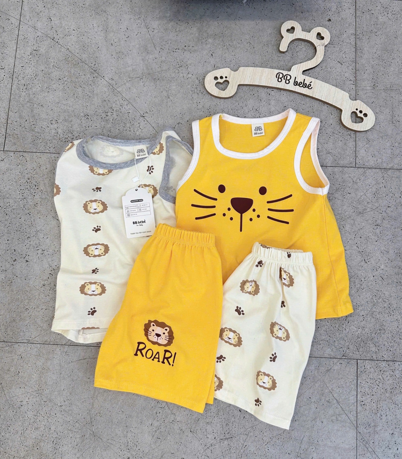 BTHT17_ SET 2 BỘ SÁT NÁCH HỔ VÀNG BE CHO BÉ