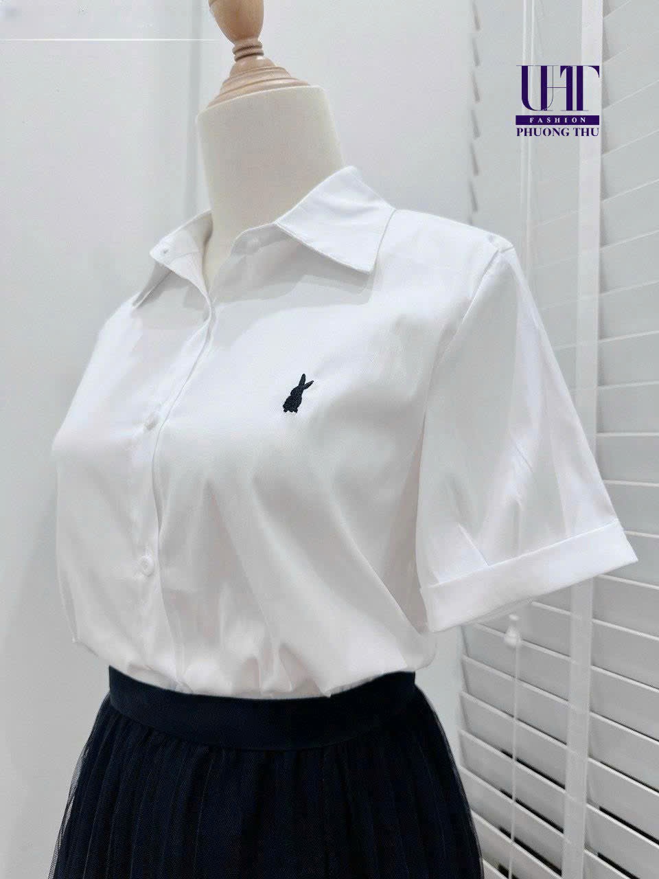 ÁO SƠ MI TRẮNG CỔ ĐỨC CỘC TAY THÊU POLO