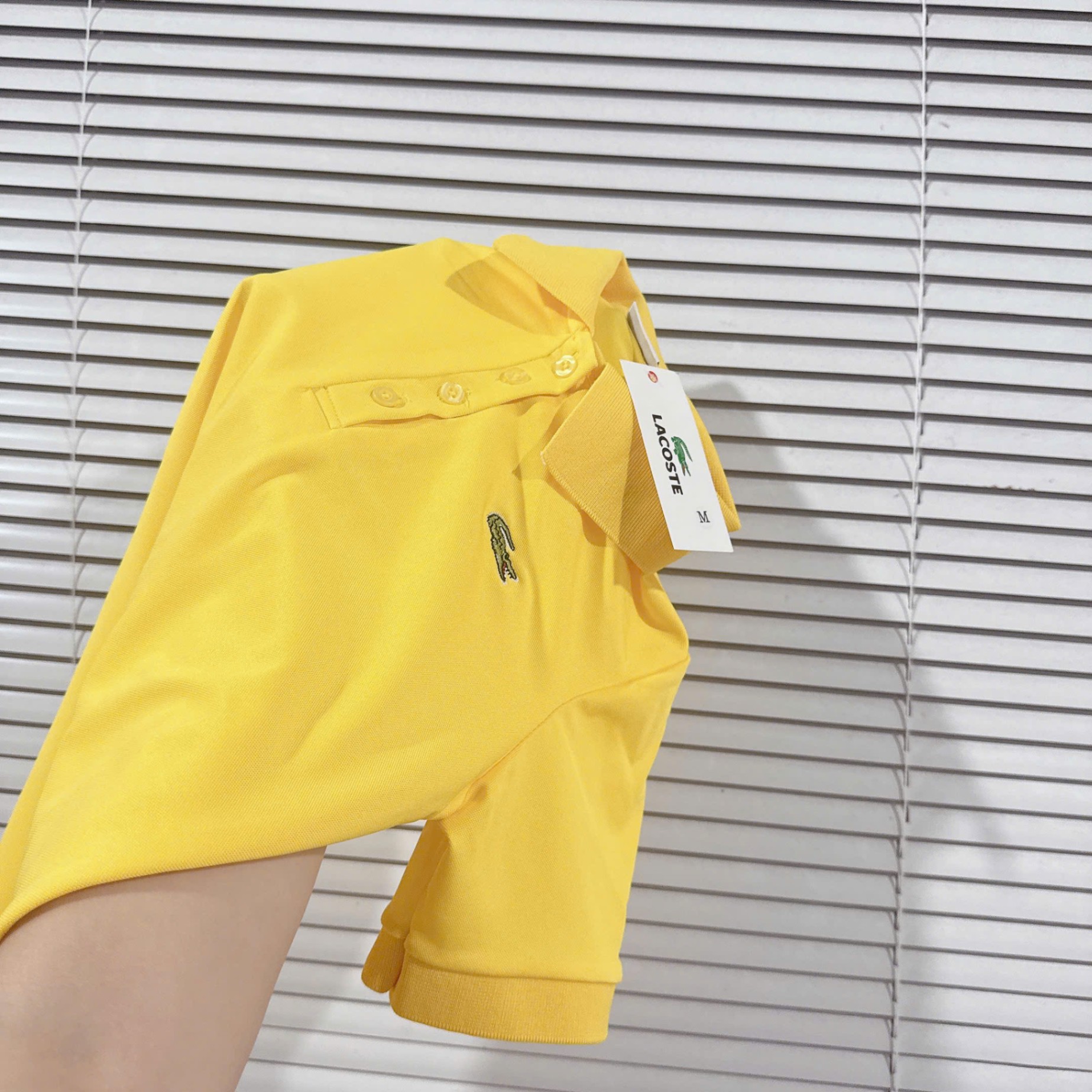 ÁO POLO NỮ VÀNG THÊU CÁ SẤU