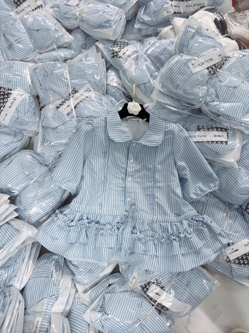 ÁO SƠ MI KẺ XANH DÁNG PEPLUM
