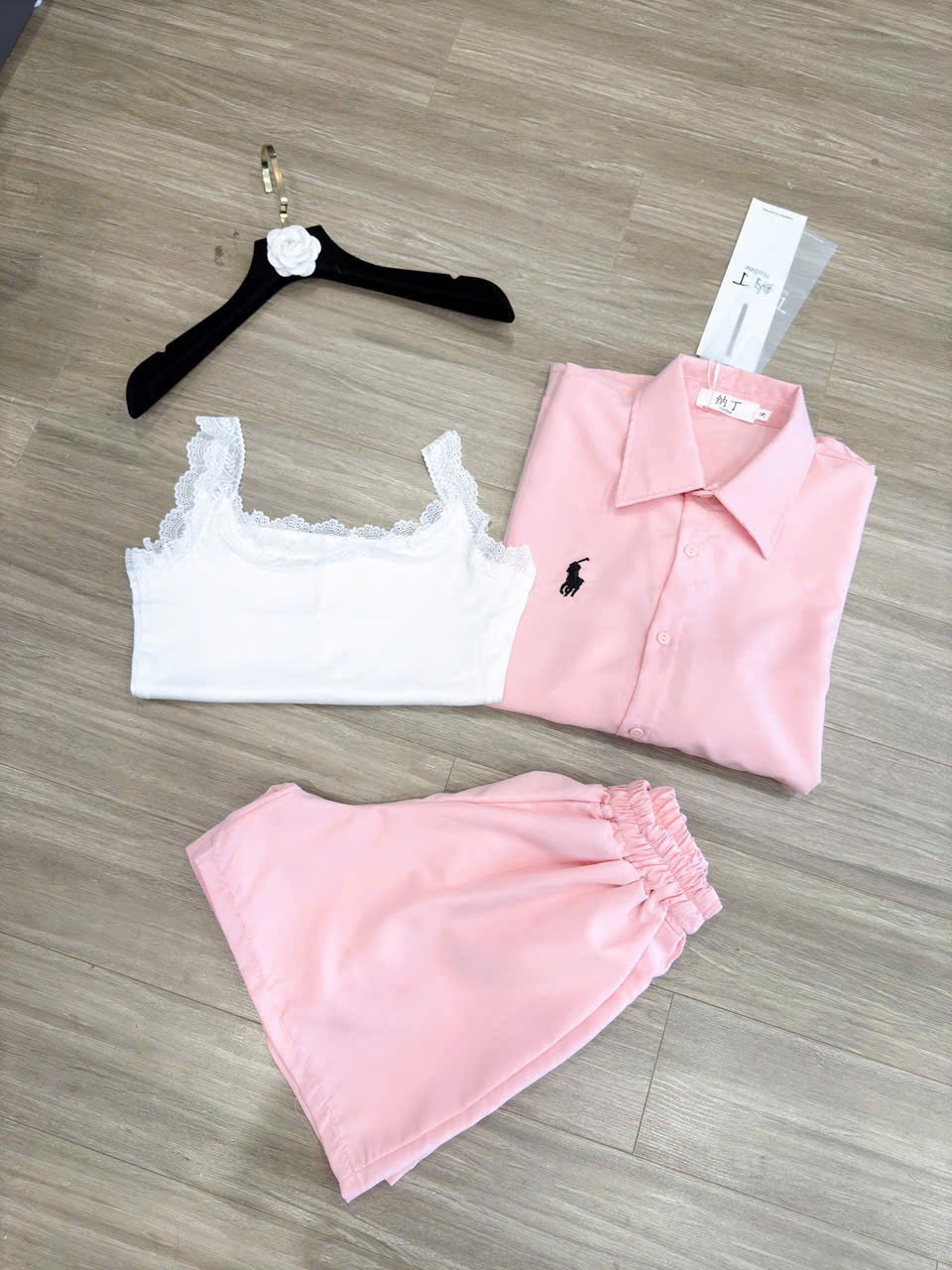 SÉT BỘ BA CHI TIẾT HỒNG ( sơ mi+ 2 Dây+sooc )