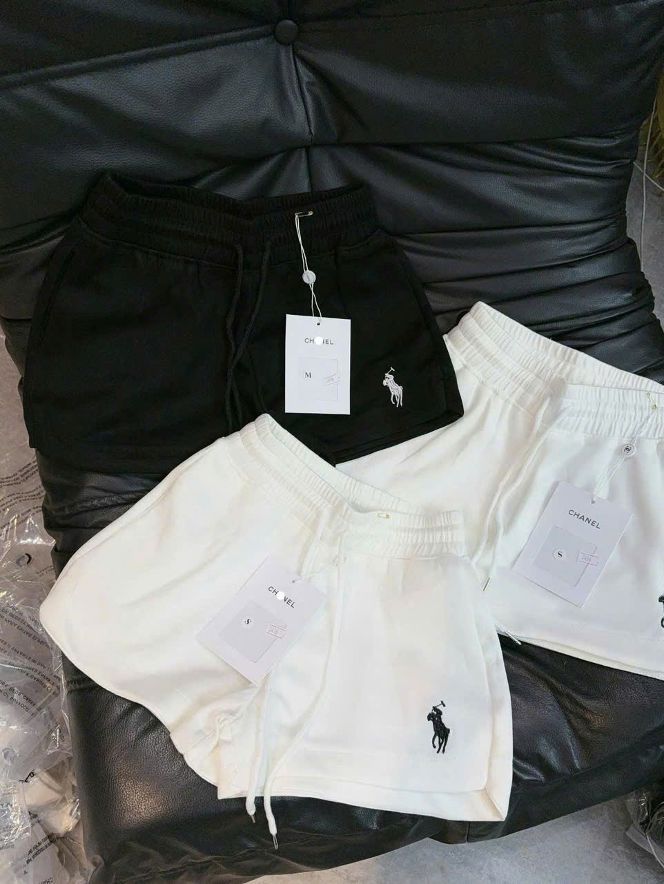 QUẦN SHORT UMI TRẮNG THÊU NGỰA