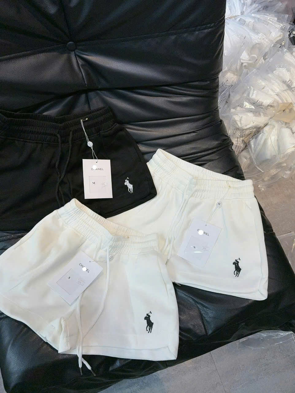 QUẦN SHORT UMI TRẮNG THÊU NGỰA