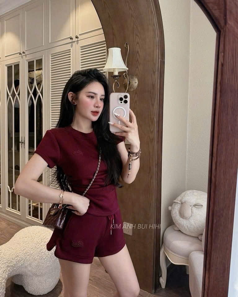 BỘ MÌ ĐỎ QUẦN SOOC XẺ VẠT