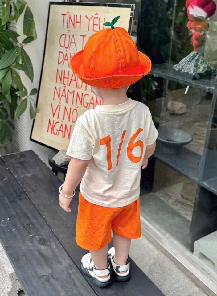 SET BỘ QUỐC TẾ THIẾU NHI 1-6 KÈM MŨ MÀU CAM CHO BÉ