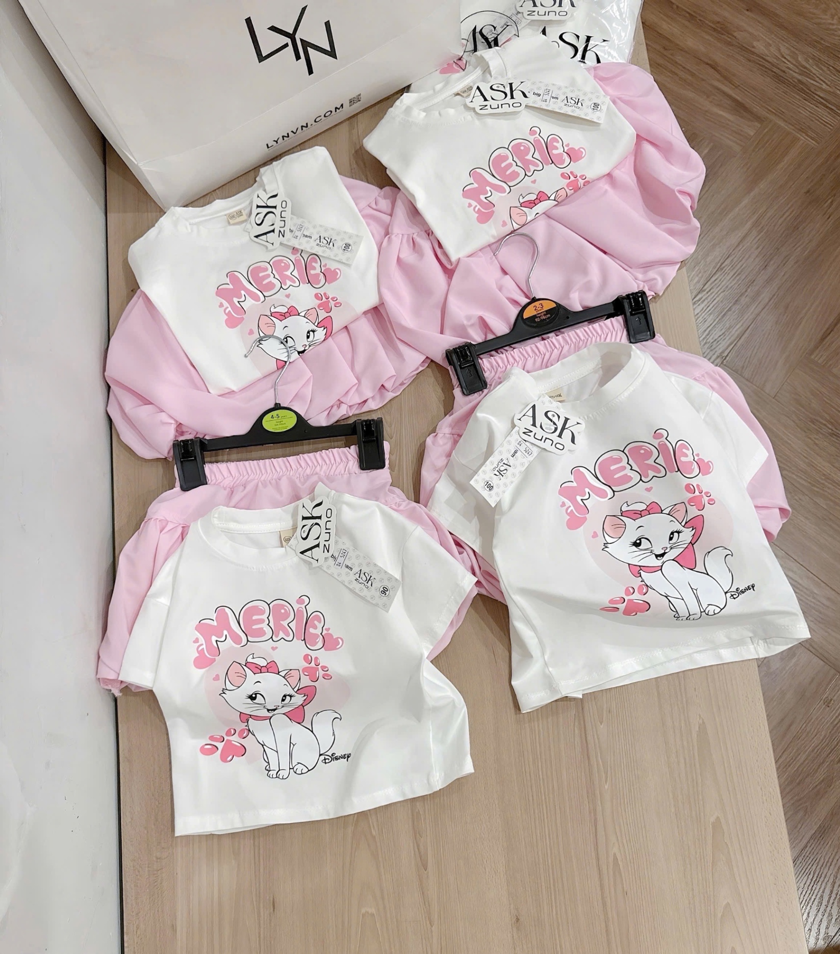 SET VÁY MÈO MARIE CHÂN VÁY BÍ