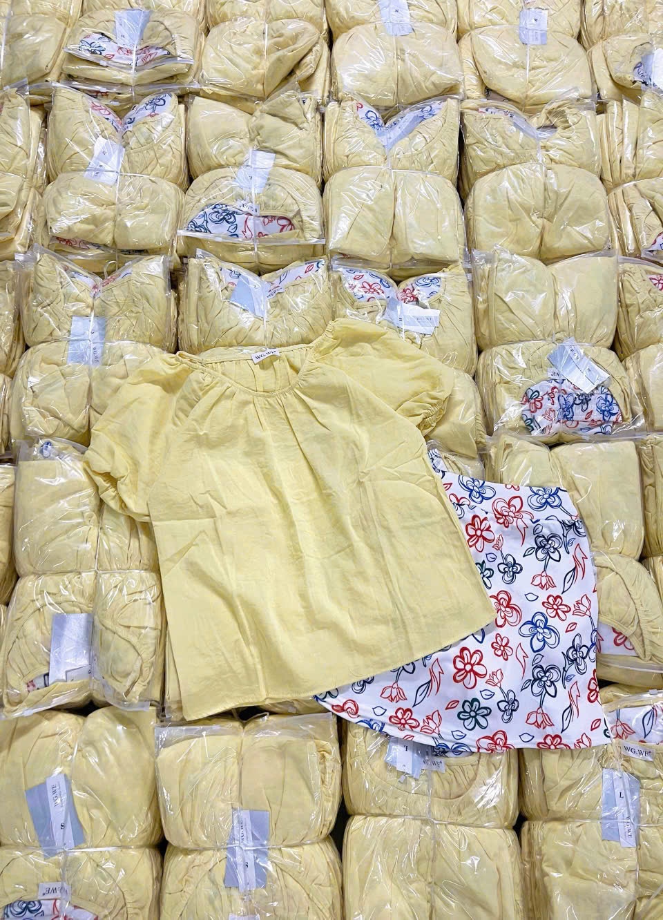 SET ÁO VÀNG CHANH CHỮ KÈM CHÂN VÁY HỌA TIẾT