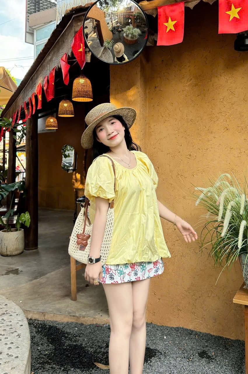 SET ÁO VÀNG CHANH CHỮ KÈM CHÂN VÁY HỌA TIẾT