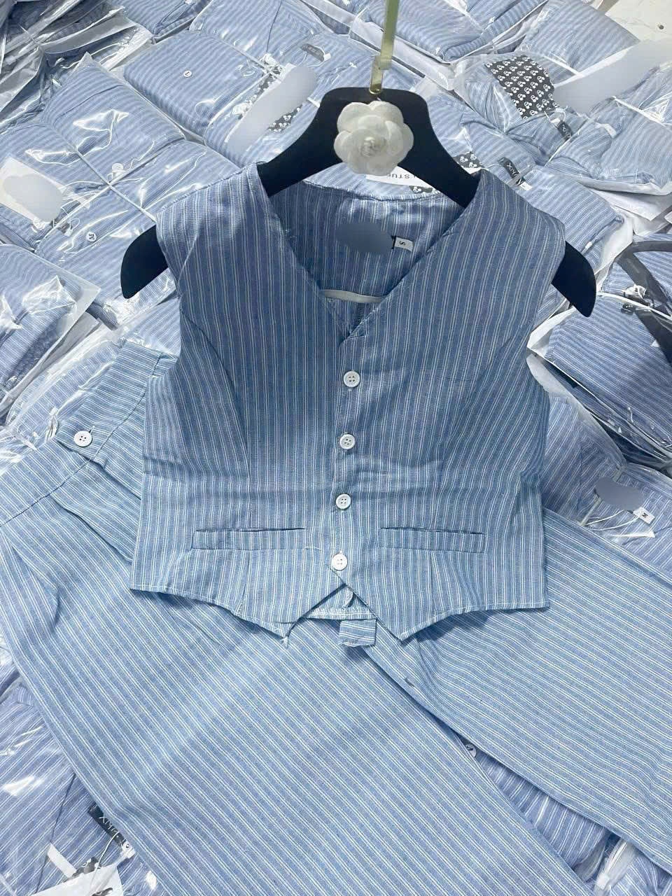 SET VEST KẺ CRT QUẦN SUÔNG BÈO SỌC XANH
