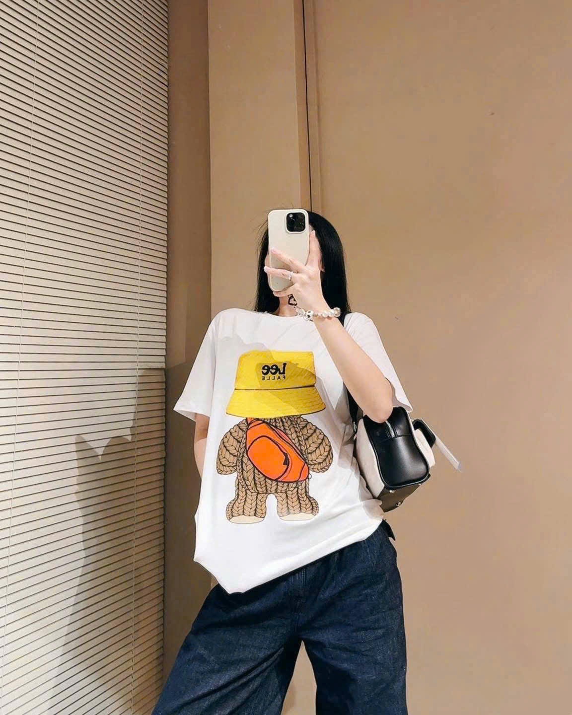 ÁO PHÔNG TRẮNG LEE HÌNH MŨ VÀNG