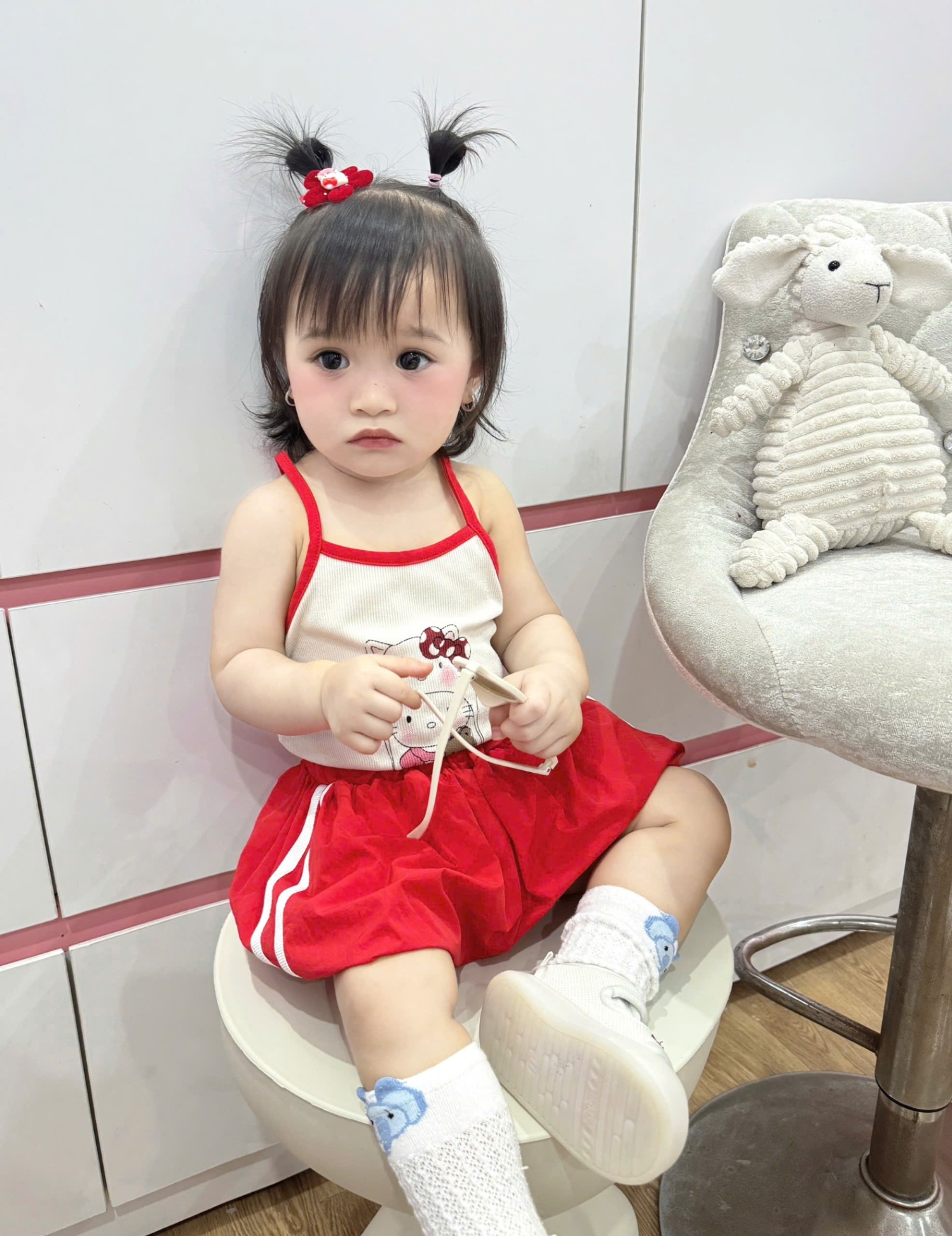 SÉT THỂ THAO ÁO 2 DÂY KITTY MIX QUẦN GIÓ ĐỎ CHO BÉ GÁI NEW