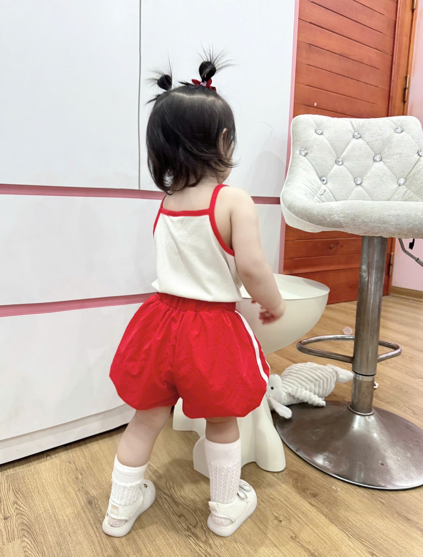 SÉT THỂ THAO ÁO 2 DÂY KITTY MIX QUẦN GIÓ ĐỎ CHO BÉ GÁI NEW
