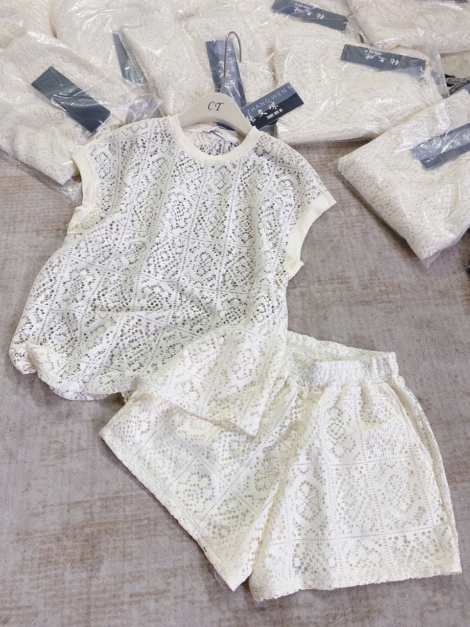 SET REN TRẮNG KEM Ô VUÔNG SIÊU HOT