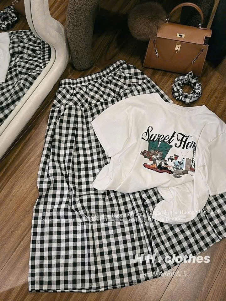 SET ÁO PULL TRẮNG SWEET HOME CHÂN VÁY MIDI KẺ