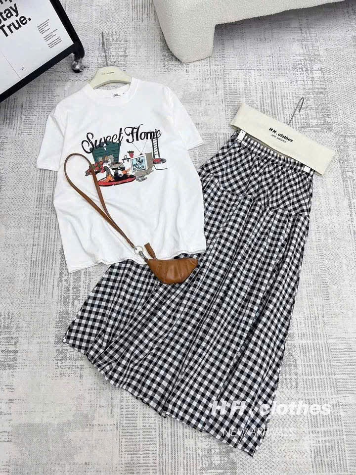 SET ÁO PULL TRẮNG SWEET HOME CHÂN VÁY MIDI KẺ