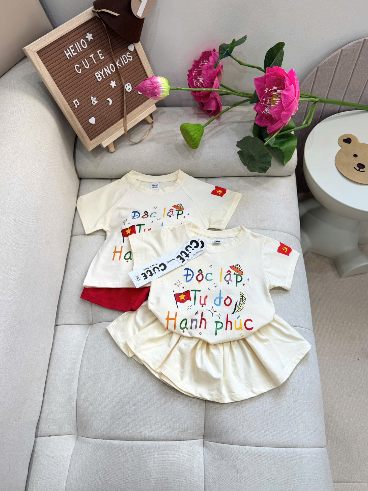 SET BỘ HOẶC VÁY CHO BÉ ĐỘC LẬP KÈM MŨ ĐỎ