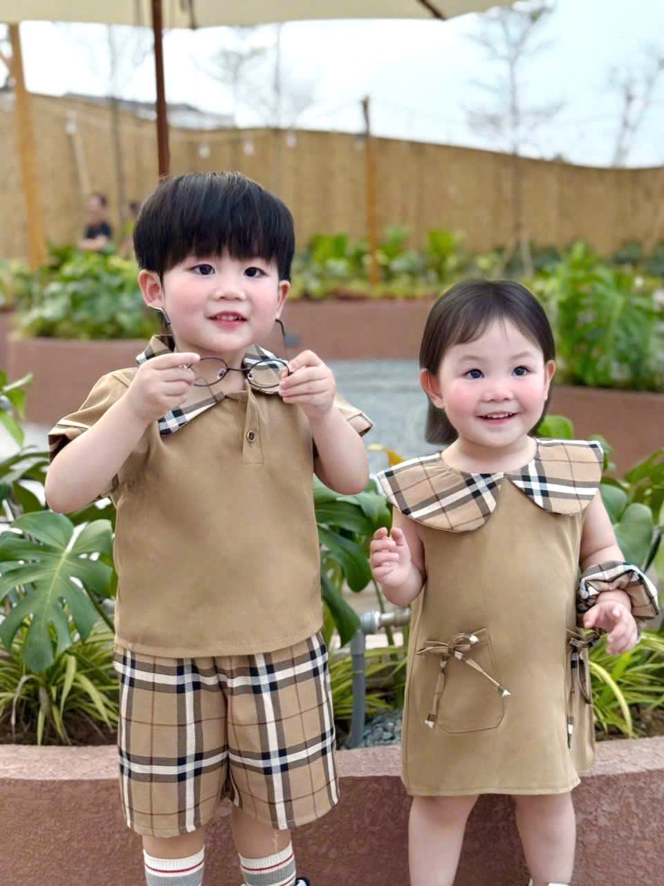 VÁY NÂU PHỐI KẺ BBR BÉ GÁI