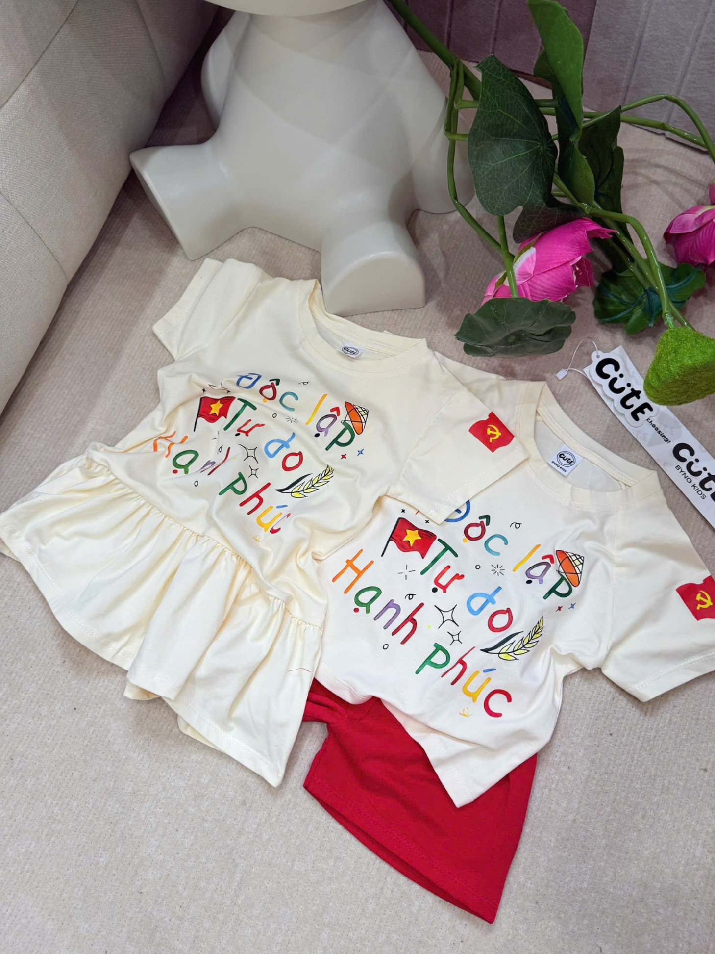 SET BỘ HOẶC VÁY CHO BÉ ĐỘC LẬP KÈM MŨ ĐỎ