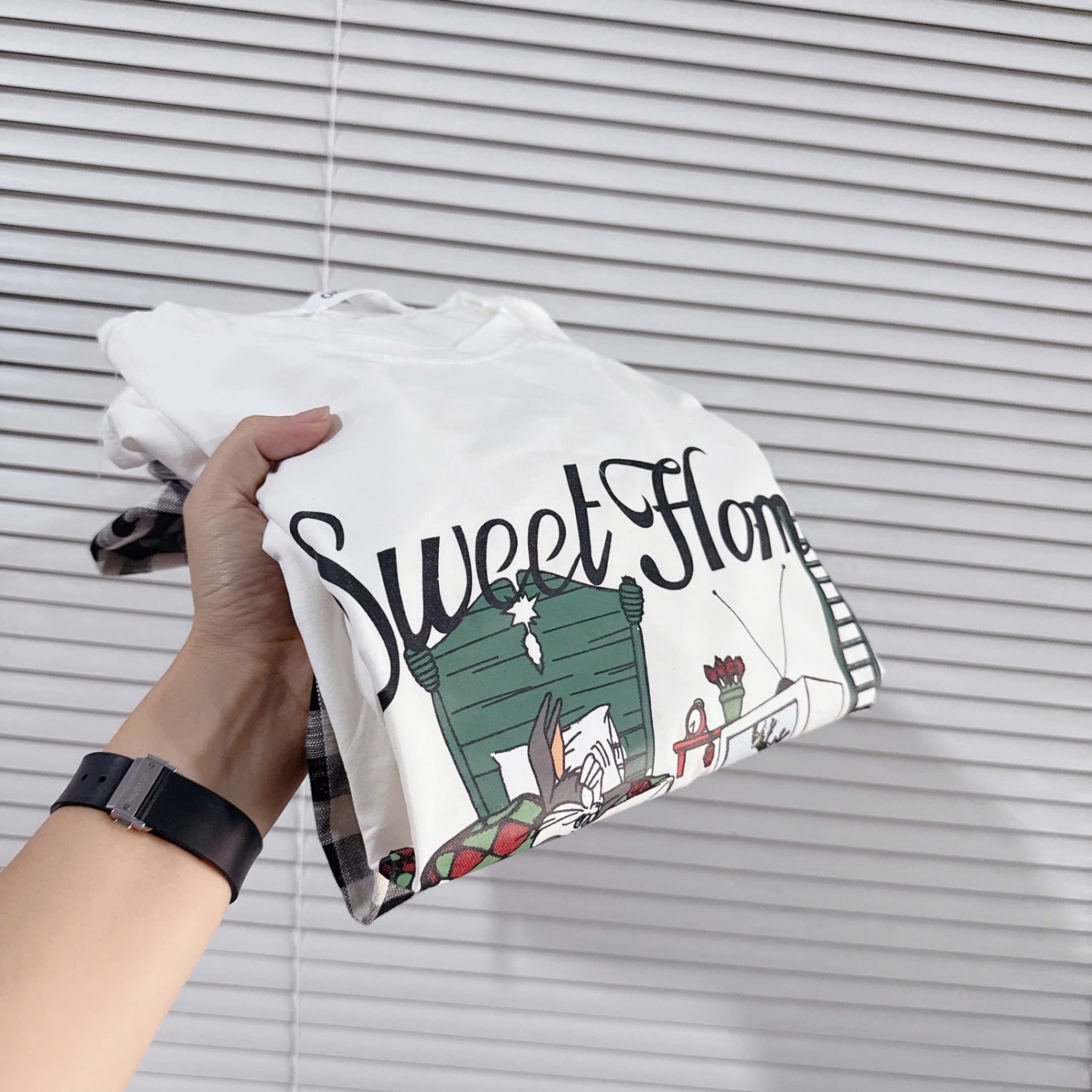 SET ÁO PULL TRẮNG SWEET HOME CHÂN VÁY MIDI KẺ