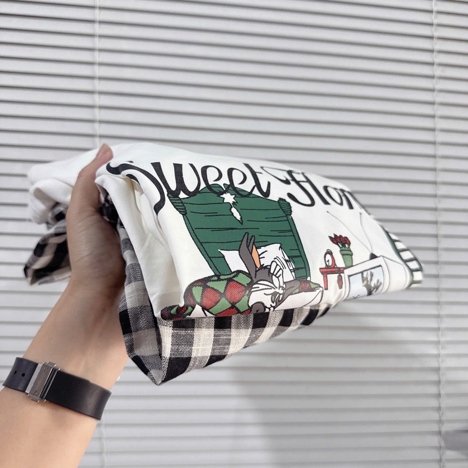 SET ÁO PULL TRẮNG SWEET HOME CHÂN VÁY MIDI KẺ