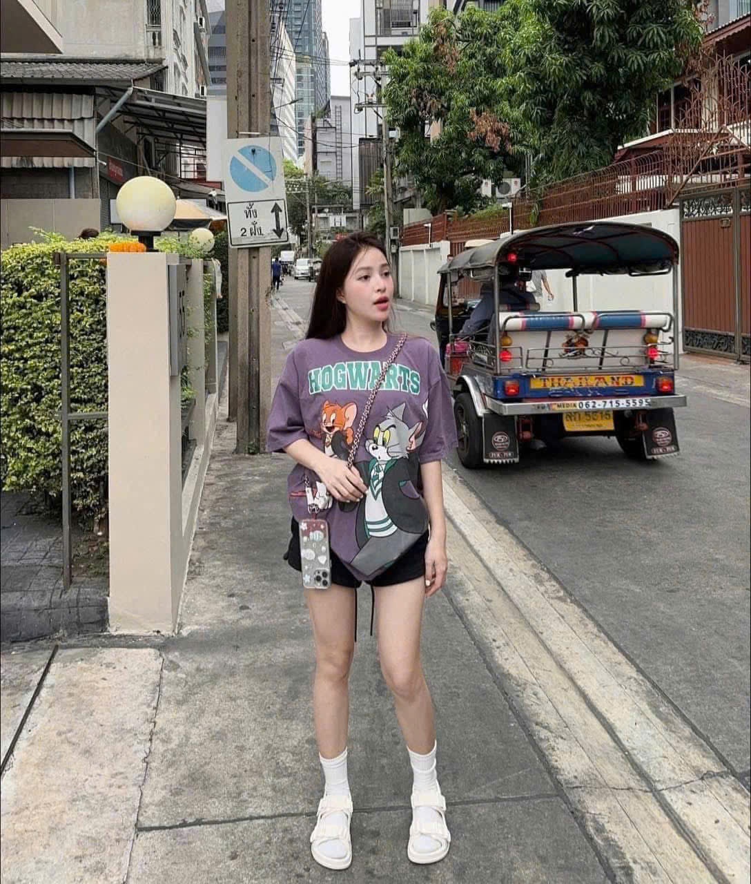 ÁO PHÔNG TÍM CHỮ XANH CHO NỮ