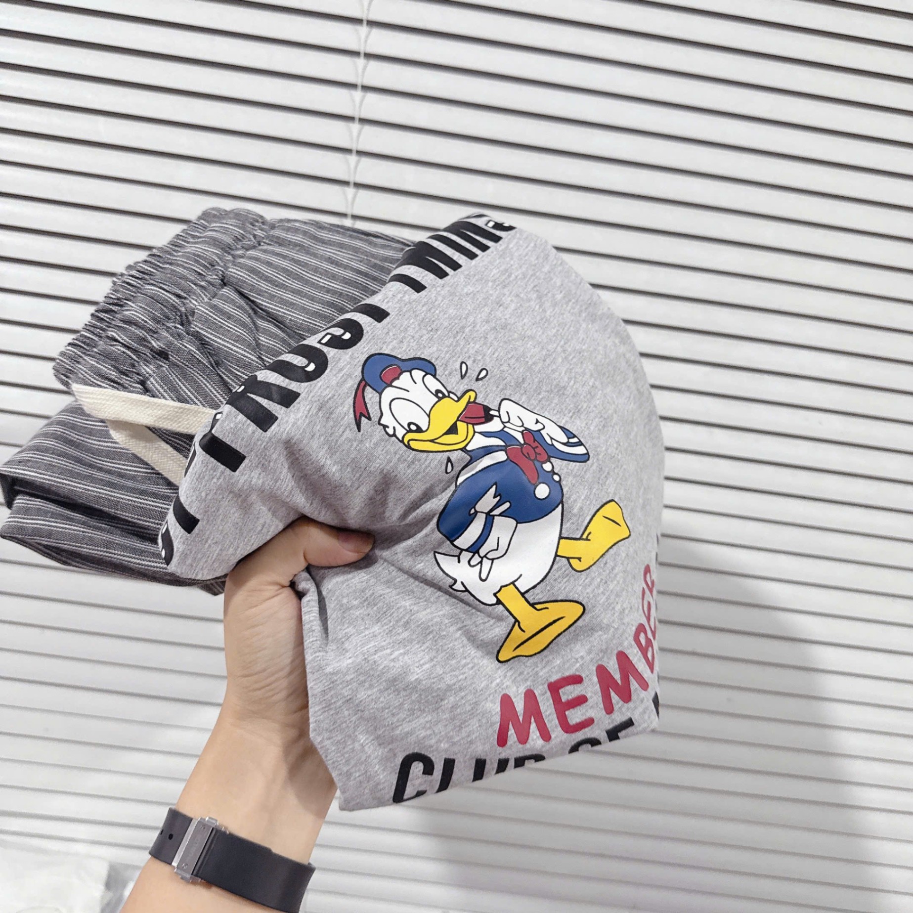 BỘ CỘC VỊT DONAL QUẦN KẺ TONE MÀU GHI