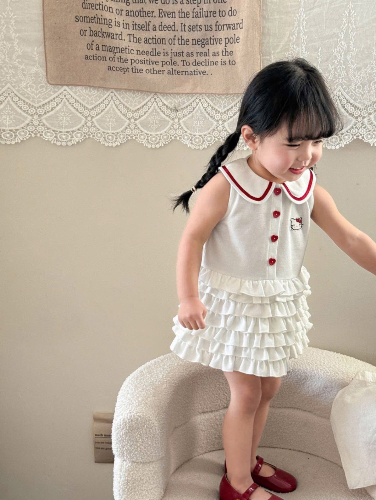 VÁY TRẮNG BÈO TẦNG SÁT NÁCH CỔ SEN VIÊND