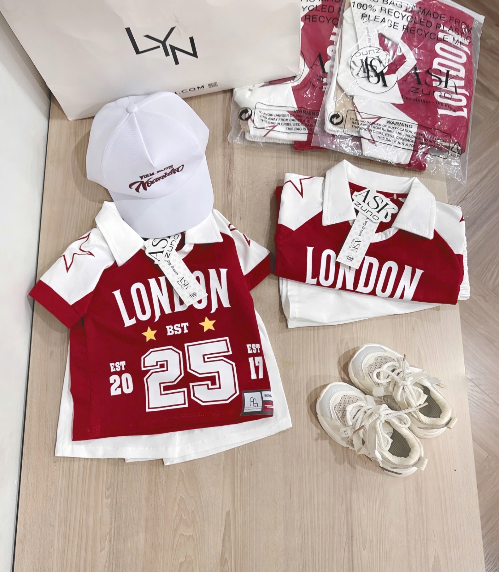 SET LONDON ĐỎ QUẦN SOOC TRẮNG CHO BÉ TRAI
