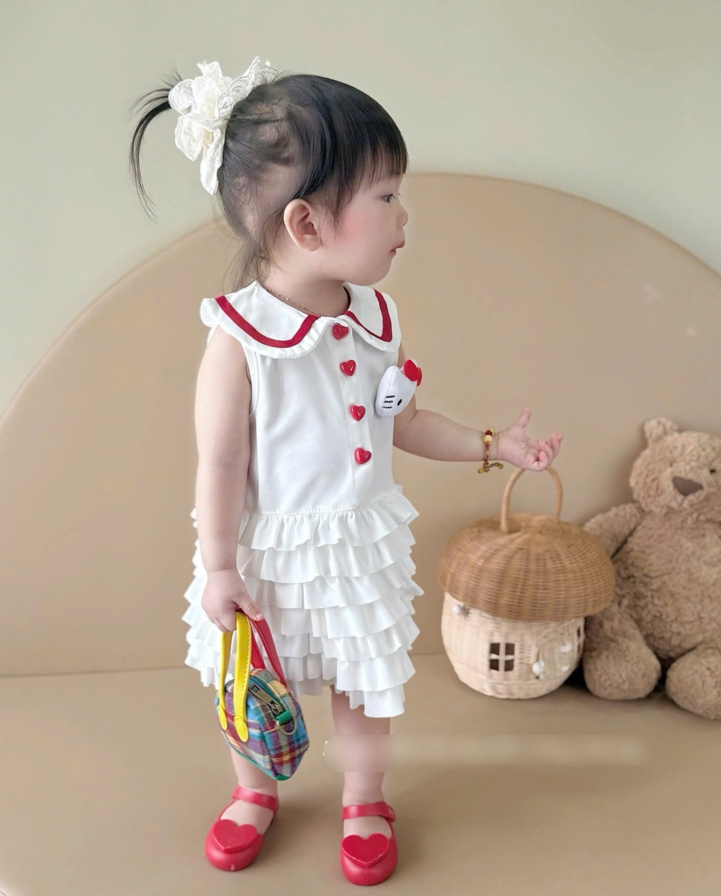 VÁY TRẮNG BÈO TẦNG SÁT NÁCH CỔ SEN VIÊND