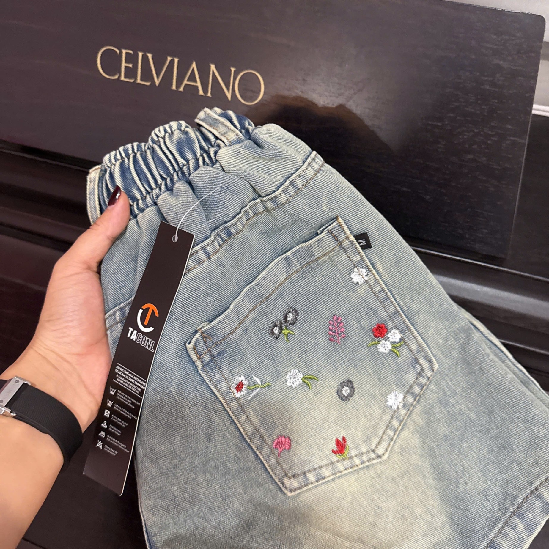 QUÂN SOOC JEAN XANH QC THÊU TÚI SAU