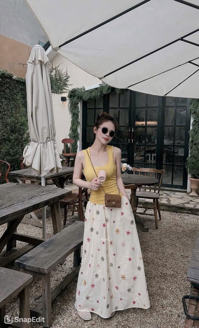 SET ÁO PULL SÁT NÁCH VÀNG MIX CHÂN VÁY TRẮNG HOA