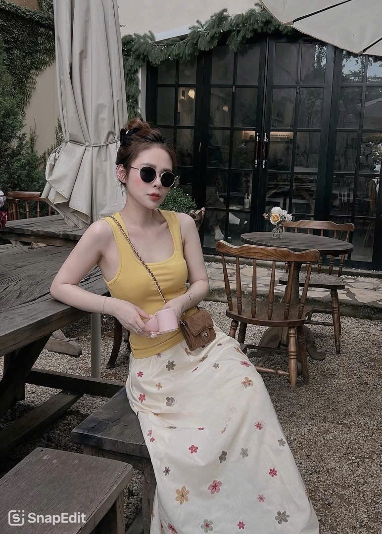 SET ÁO PULL SÁT NÁCH VÀNG MIX CHÂN VÁY TRẮNG HOA