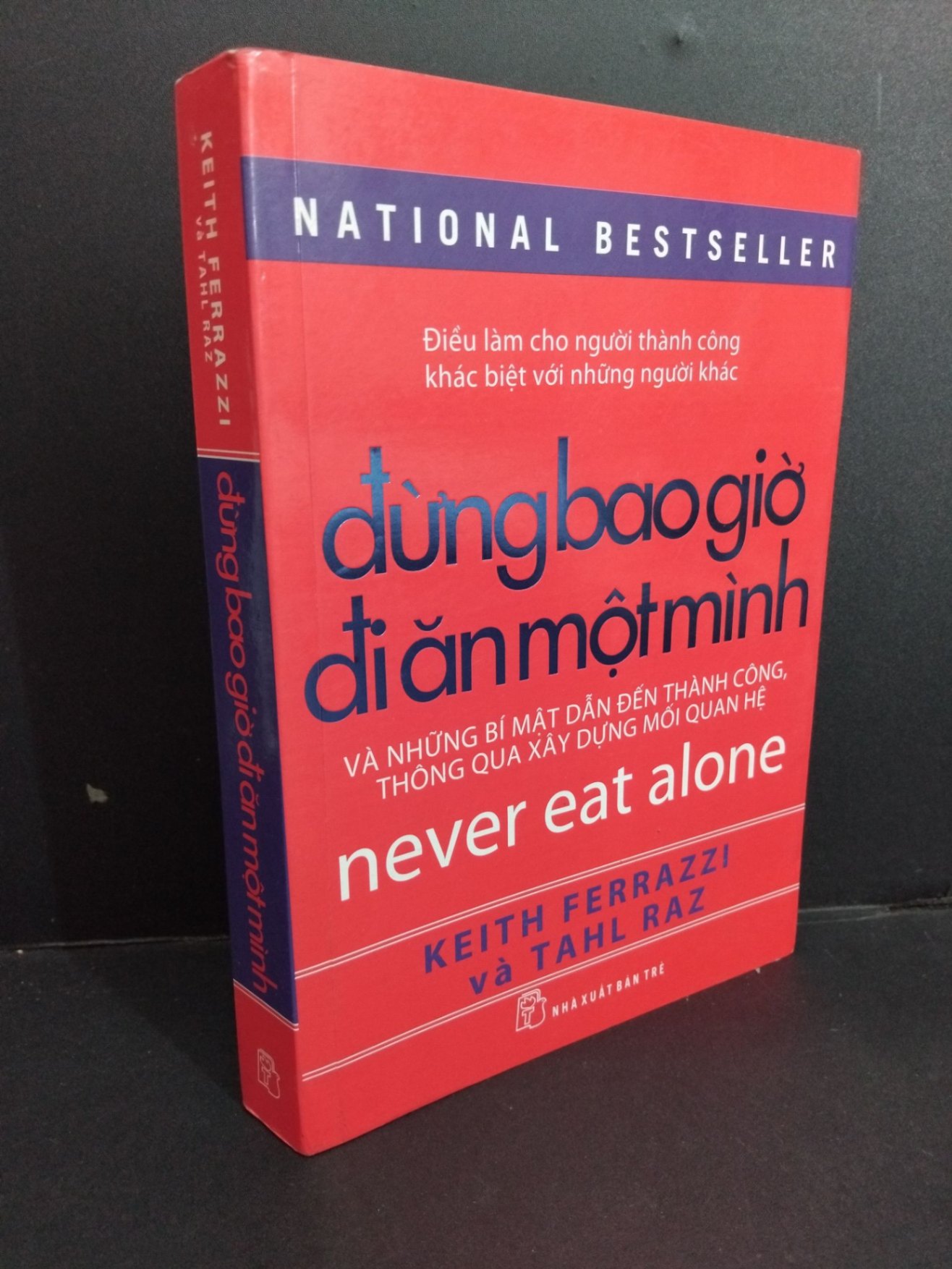 [Phiên Chợ Sách Cũ] Đừng Bao Giờ Đi Ăn Một Mình - Keith Ferrazzi,Tahl Raz 0812