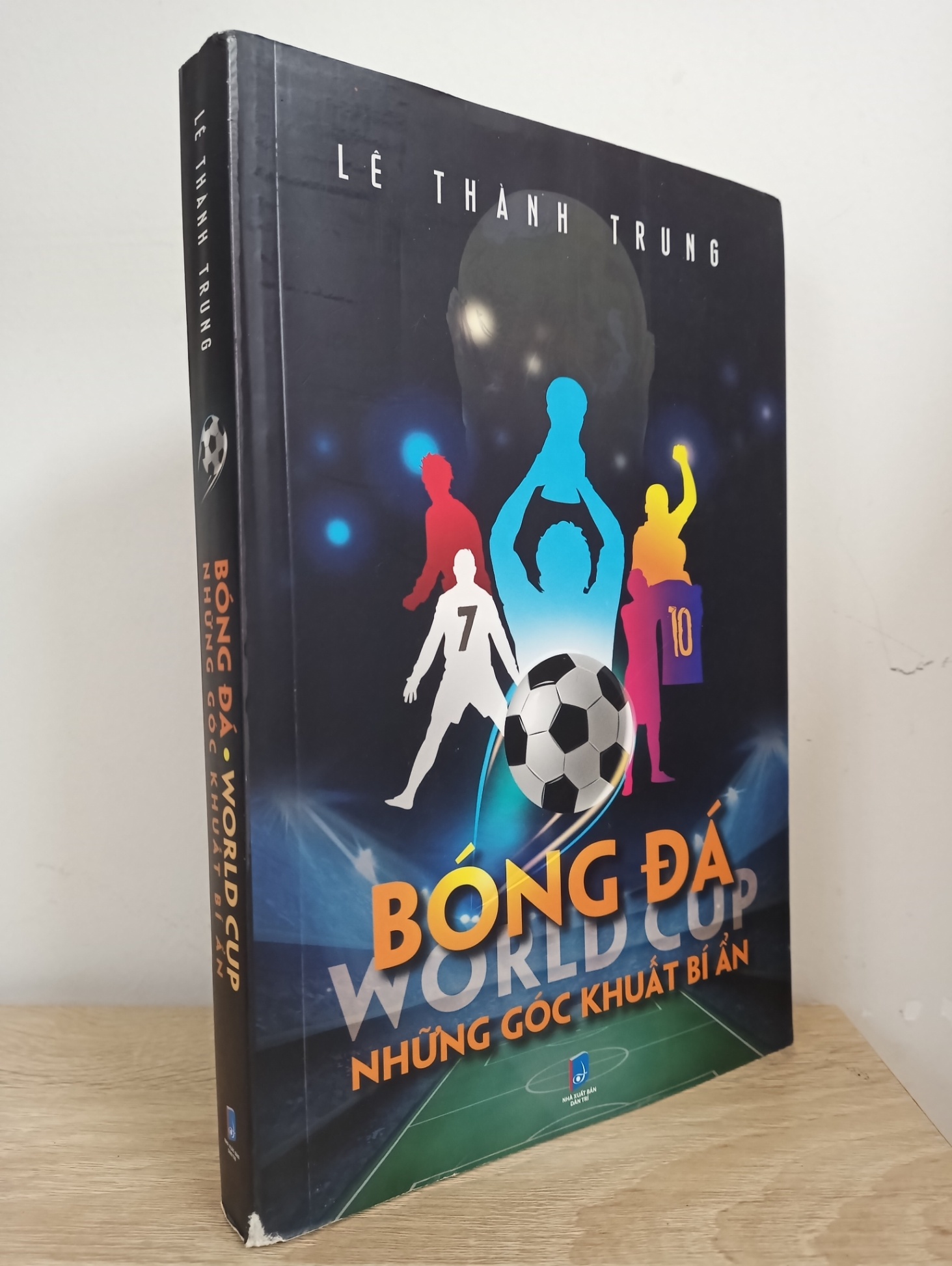 [Phiên Chợ Sách Cũ] Bóng Đá - World Cup - Những Góc Khuất Bí Ẩn - Lê Thành Trung 1412