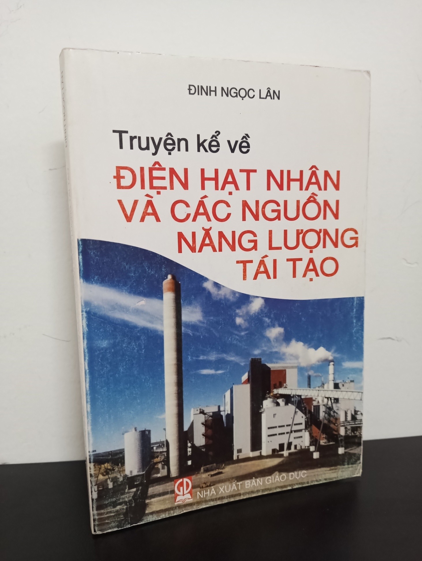 [Phiên Chợ Sách Cũ] Truyện Kể Về Điện Hạt Nhân Và Các Nguồn Năng Lượng Tái Tạo - Đinh Ngọc Lân 2412